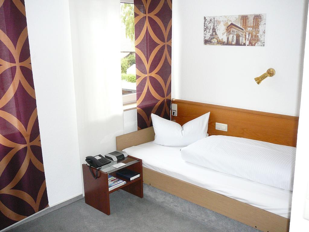 Hotel Garni Schmid Neu-Ulm Room photo