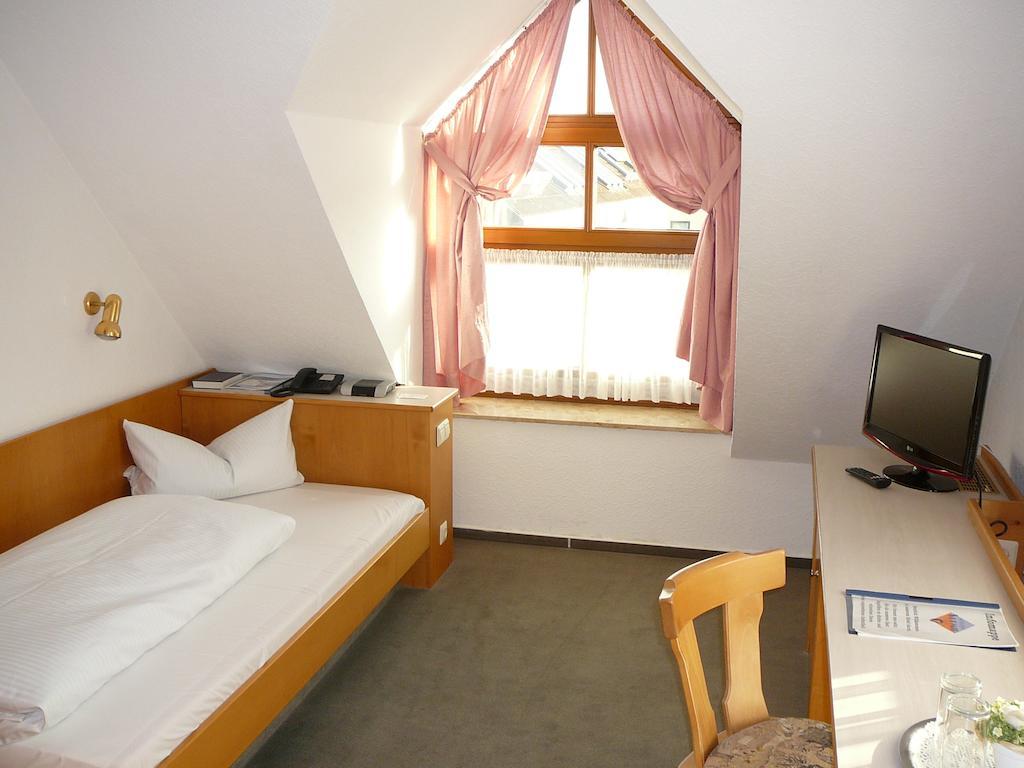 Hotel Garni Schmid Neu-Ulm Room photo