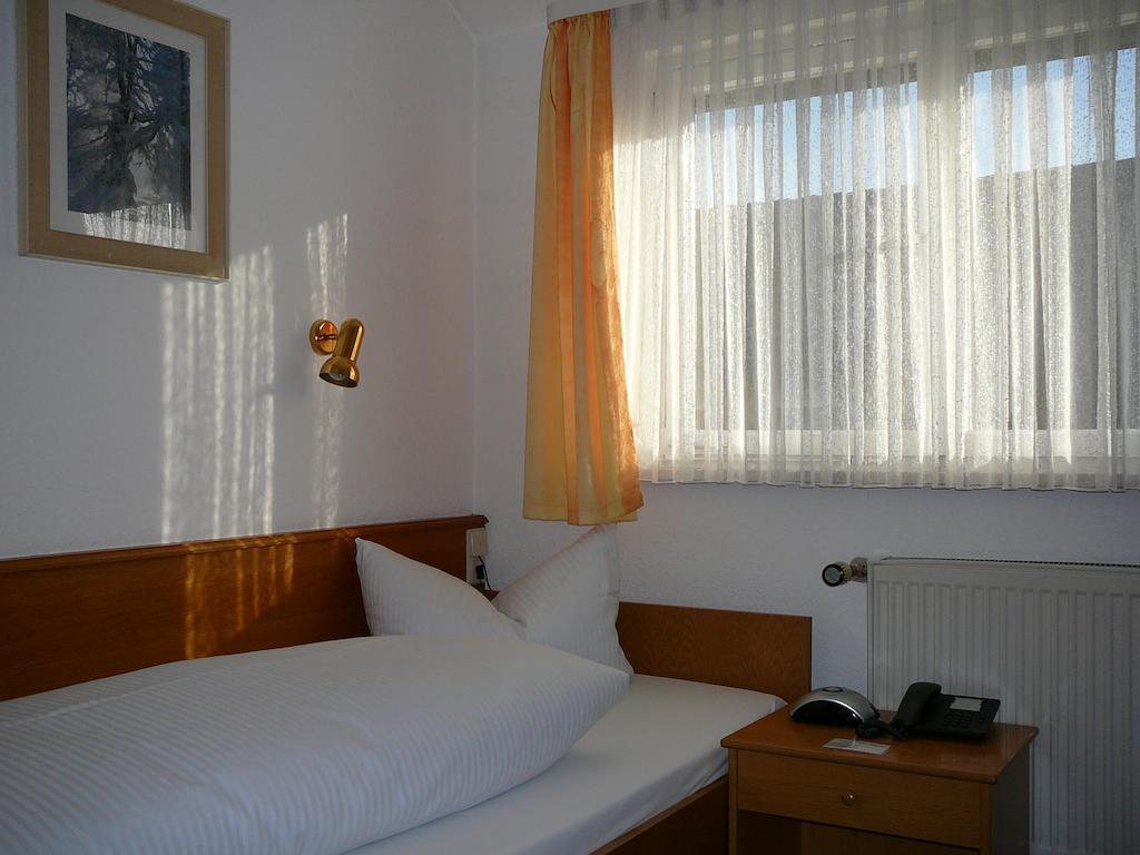 Hotel Garni Schmid Neu-Ulm Room photo